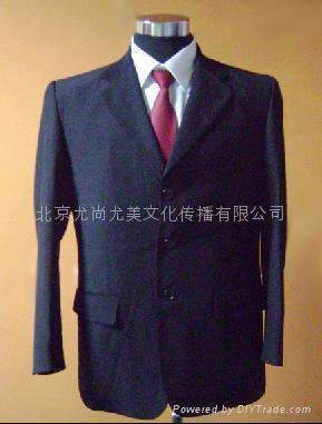 北京西裝、制服與工作禮儀服裝租賃服務 絲綢服飾的精致選擇與商務禮儀的完美融合